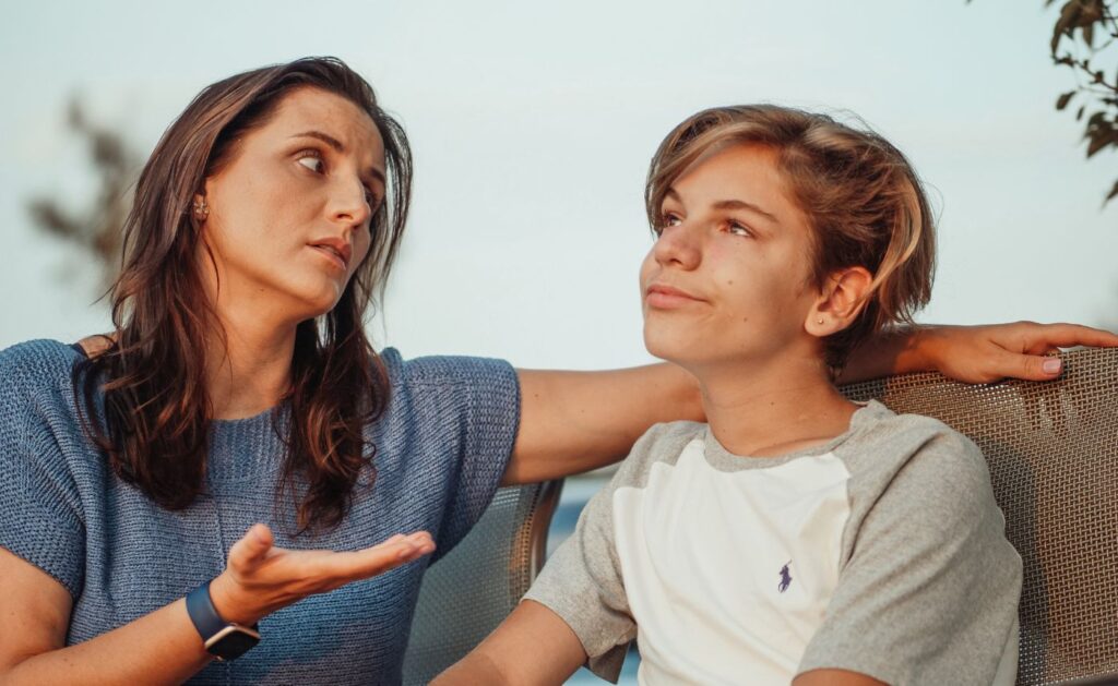 Konflikty w rodzinie – jak budować porozumienie z nastolatkiem?